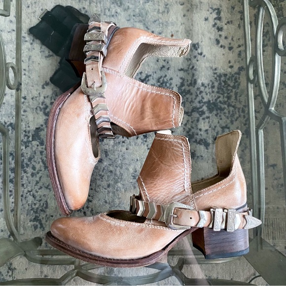 Freebird Boot Blade Slip-On Ankle Chevron Leather Western Almond-Toe Taupe 8 GUC - Picture 3 of 12